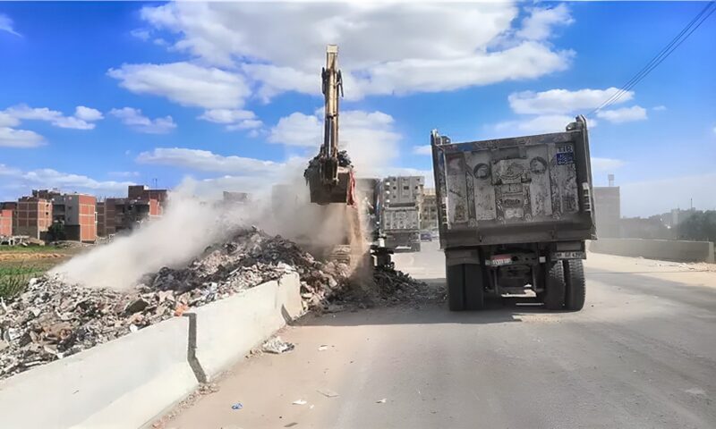محافظ الدقهلية يكلف بحملة فورية لرفع مخلفات الهدم والبناء التاريخية والمخلفات الصلبة بمدينة طلخا