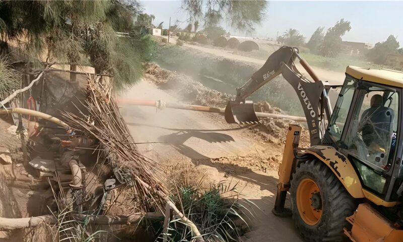 ري الفيوم تشن حملة على المجاري المائية لإزالة المعدات المخالفة (تفاصيل)