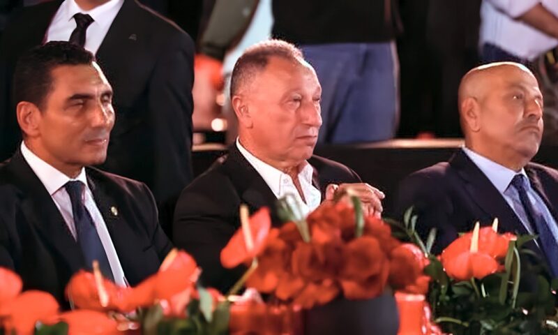 الخطيب يهنئ رجال يد الأهلي بلقب أفريقيا ويشيد بمنظومة الفريق