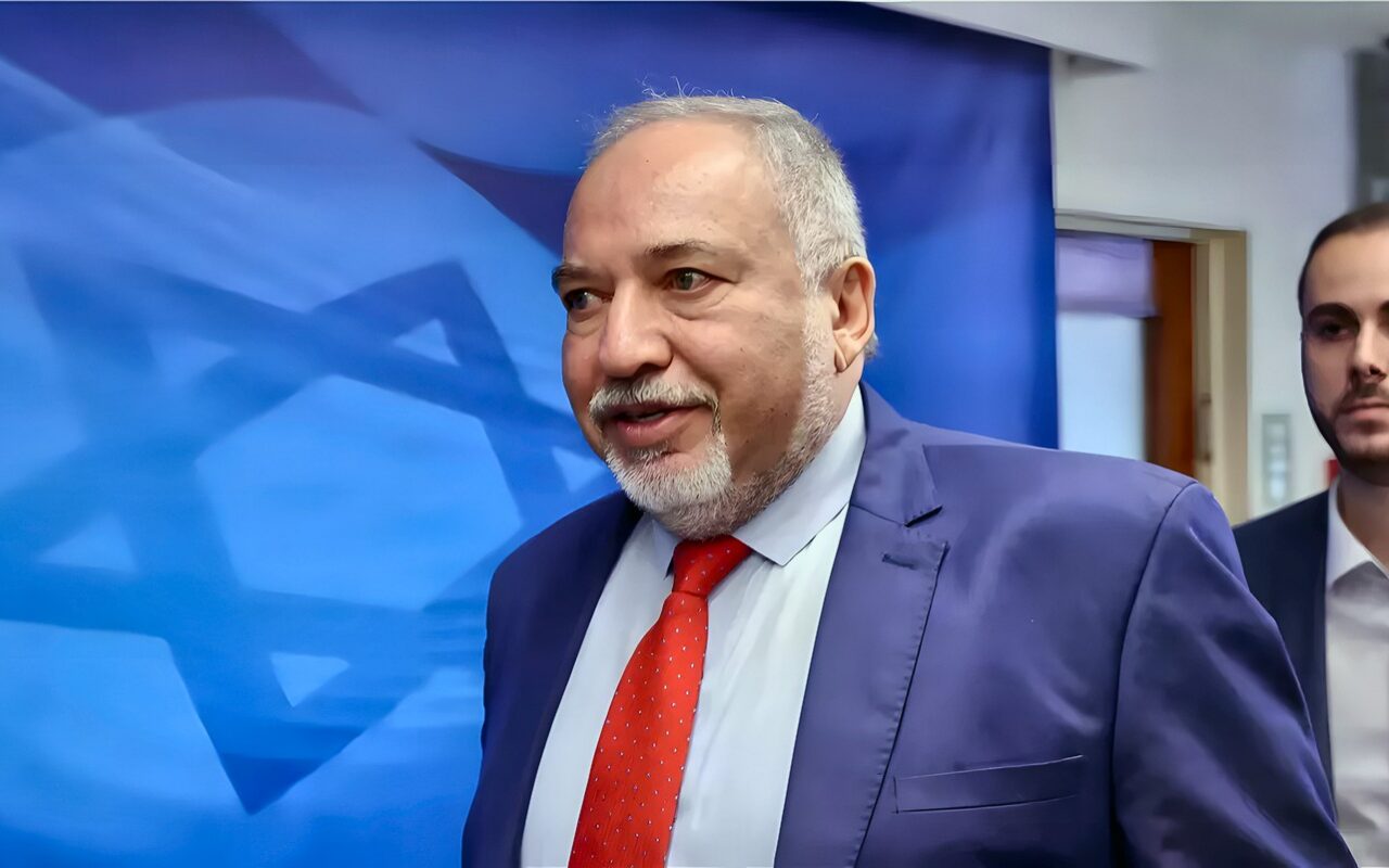ليبرمان يدعو أعضاء الليكود إلى التمرد لإسقاط نتنياهو