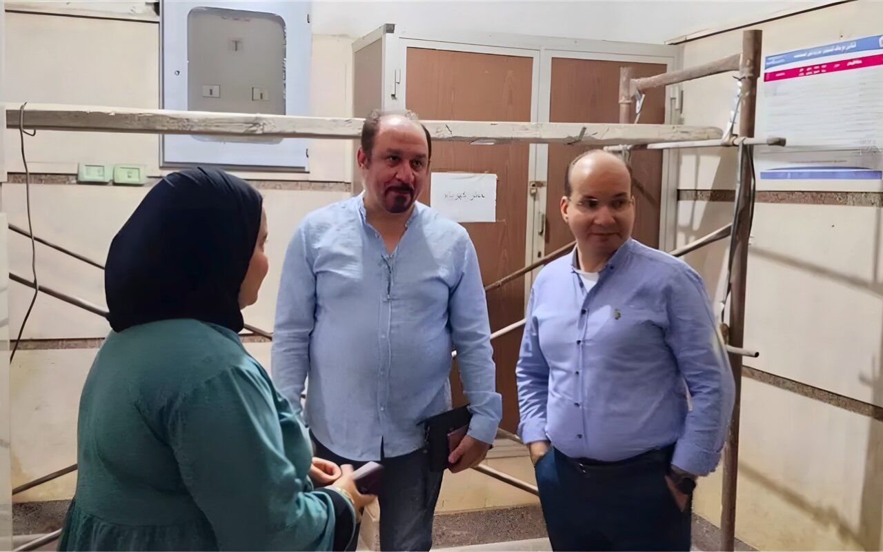 وكيل صحة الدقهلية في جولة مسائية مفاجئة بمستشفى شبراهور