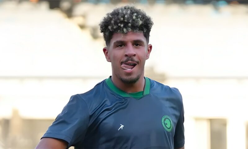 أيمن أشرف يدافع عن مدافع الأهلي ويختار مهاجم مودرن سبورت للانضمام للفراعنة