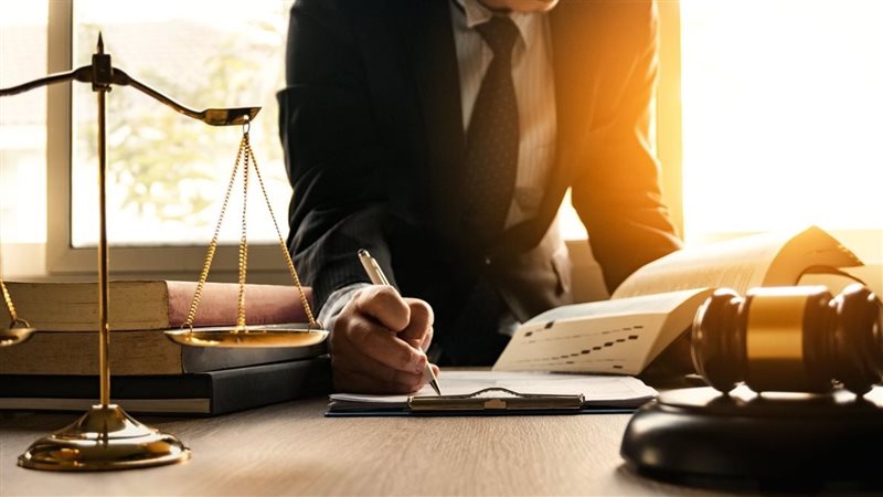 من القتل العمد إلى الضرب المفضي للموت.. تفاصيل الحكم على قاتل والدته بالبحيرة