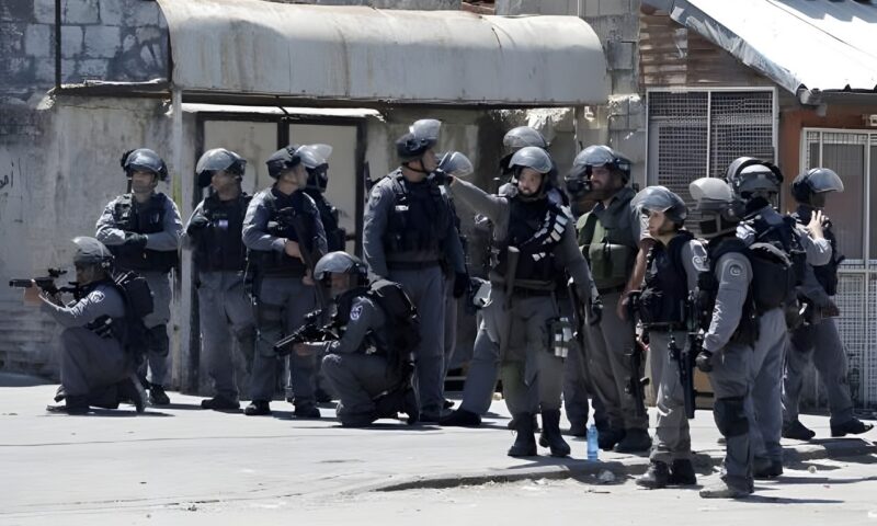 اعتقال 15 إسرائيليا في حيفا تظاهروا لوقف الحرب على غزة