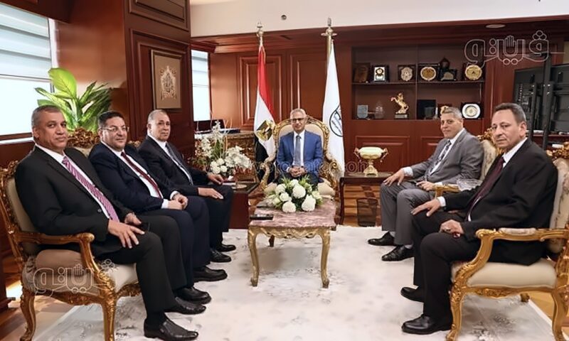 محافظ بني سويف يستقبل نقيب المحامين لبحث سبل التعاون المشترك