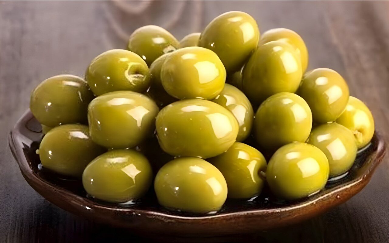 تفسير حلم أكل الزيتون في المنام وعلاقته برزق الفقير بالمال