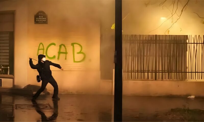 ماكرون يواجه اتهامات بتقويض حق التظاهر عبر “قانون التخريب”