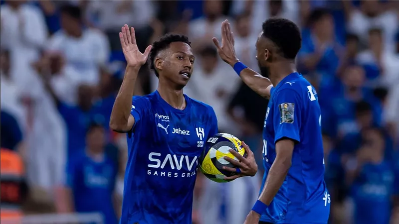 الهلال يفوز على الحزم بهدف قاتل في الدوري السعودي