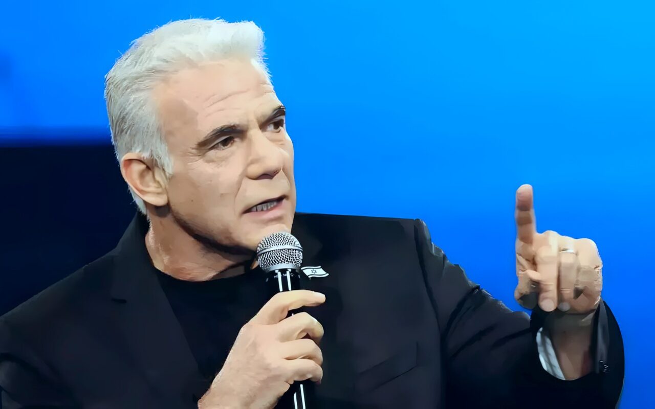لابيد: إسرائيل “نجت” من نتنياهو وحكومته ومهمتنا تشكيل حكومة صهيونية