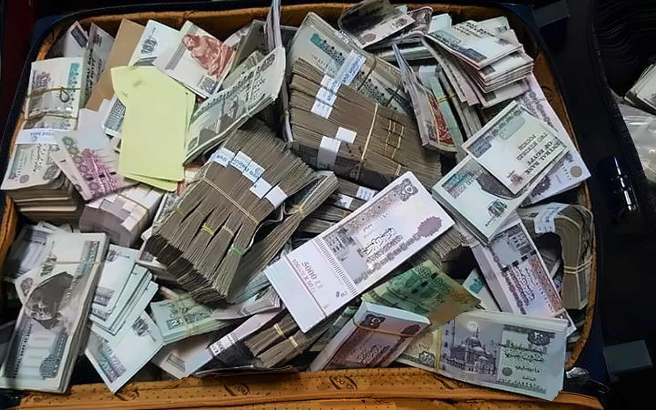 من الهجرة غير الشرعية إلى شراء السيارات وتأسيس الشركات، كيف حاول متهم غسل 10 ملايين جنيه؟