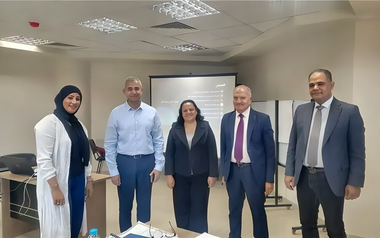 رئيس مياه البحر الأحمر يتابع تقييم مشروعات المسار القيادي لتطوير مهارات العاملين