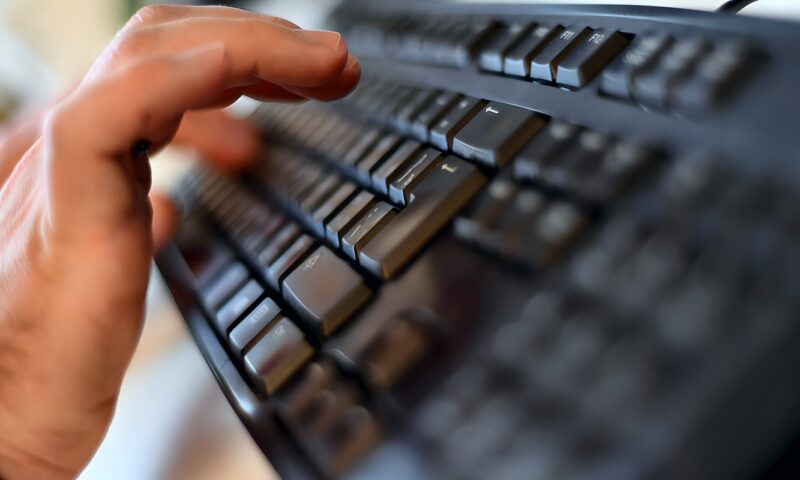 ثغرة أمنية في لغة البرمجة تعطل آلاف المواقع الإلكترونية وتثير مخاوف من الهجمات السيبرانية