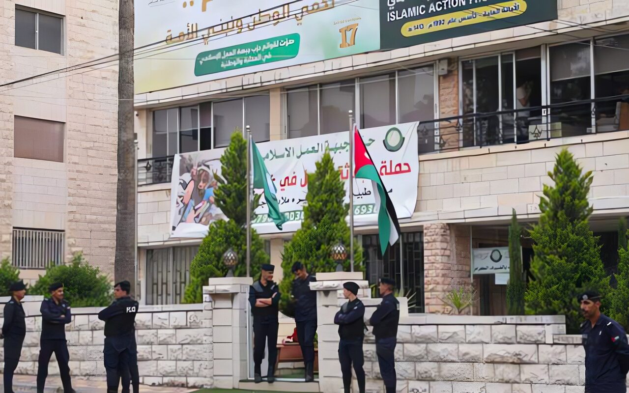 أحكام بالسجن من 6 أشهر إلى 3 سنوات بحق 7 من قادة “إخوان الأردن” في ملف “التبرعات وغسيل الأموال”