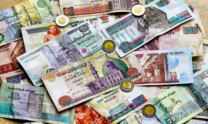 مخالفة يعاقب عليها القانون.. احذر الكتابة على العملات أو إتلافها