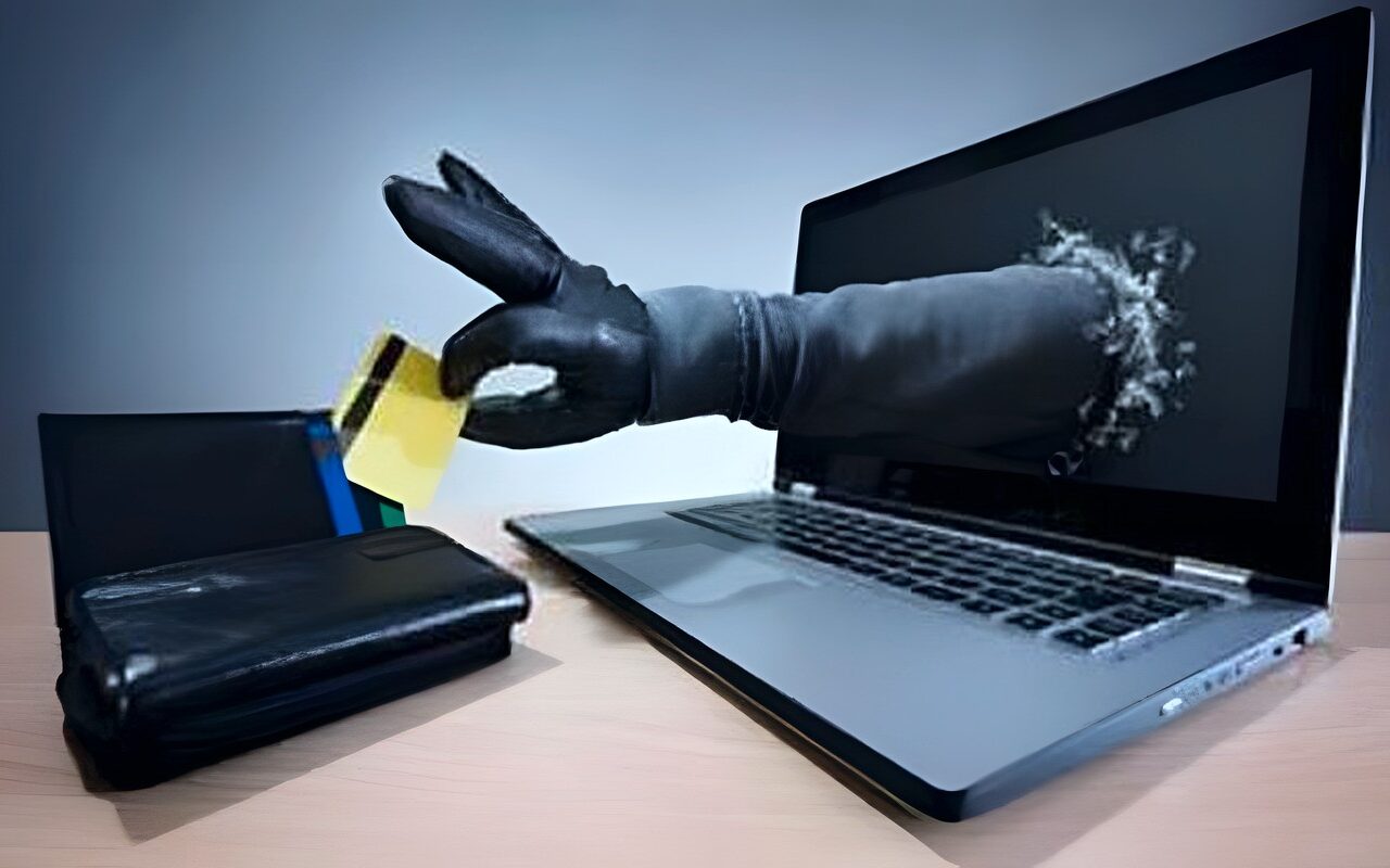 الإفتاء تحذر من الجرائم المعلوماتية.. وتؤكد: سرقة الأموال البنكية من صور الكسب المذموم