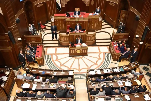«الشيوخ» يُكمل انتقال السلطات المصرية إلى العاصمة الجديدة