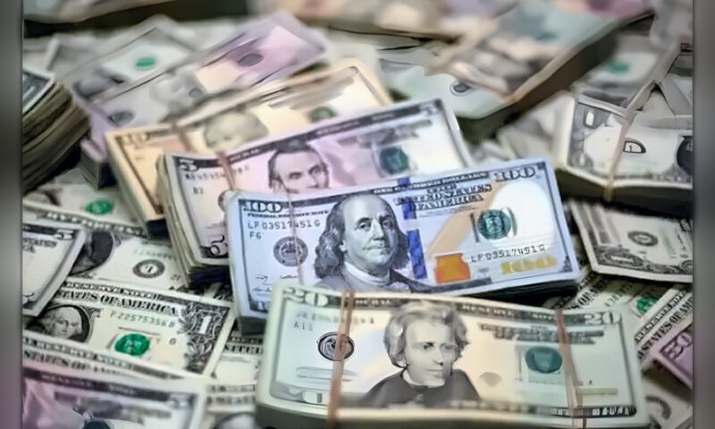 الدولار يتجه لتسجيل ثالث مكسب أسبوعي وسط موجة بيع عالمية للسندات