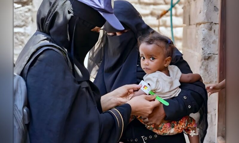 الرعاية الصحية… معركة جديدة للفارّين من الهجمات الحوثية