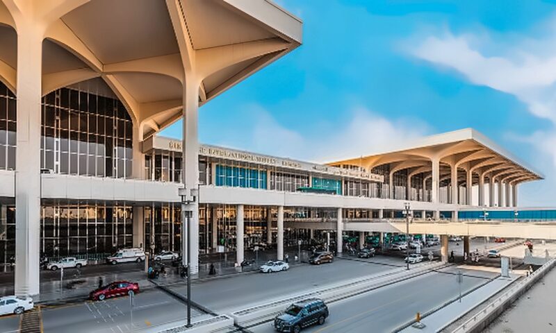 الحوثيون يعلنون تنفيذ 4 عمليات استهدفت مطاري الرياض والدمام ومنشأة لأرامكو بالسعودية