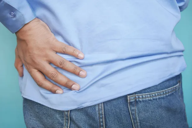 7 أنواع من السرطان قد ترتبط بآلام الظهر… وهذه الأعراض التحذيرية