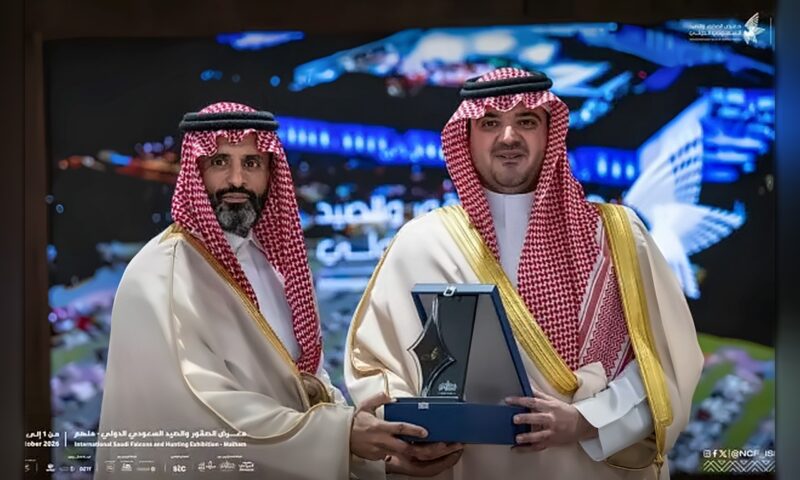 وزير الداخلية السعودي يكرّم مجموعة «stc» لتمكينها الرقمي لمعرض الصقور والصيد
