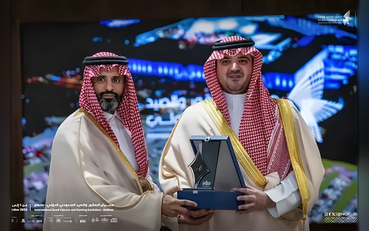 وزير الداخلية السعودي يكرّم مجموعة «stc» لتمكينها الرقمي لمعرض الصقور والصيد