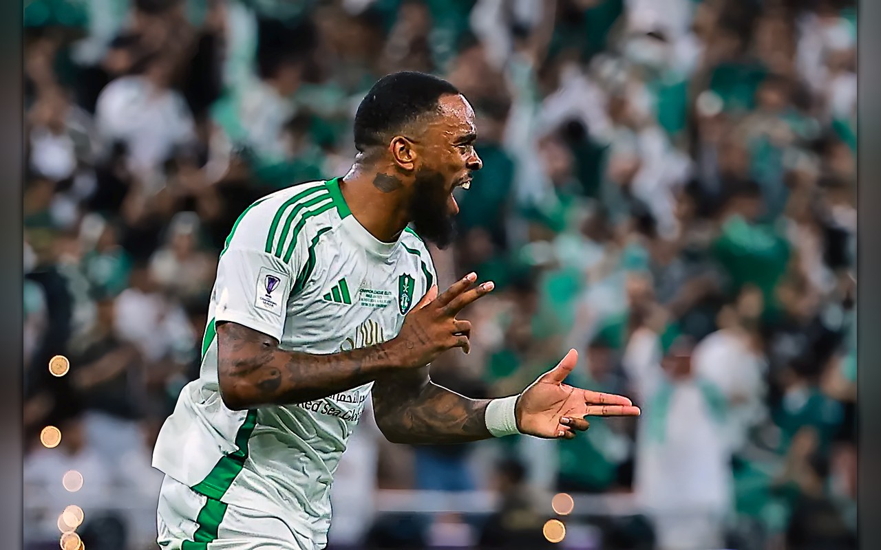 إيفان توني يحتفل بتأهل المنتخب السعودي إلى نهائي الخليج