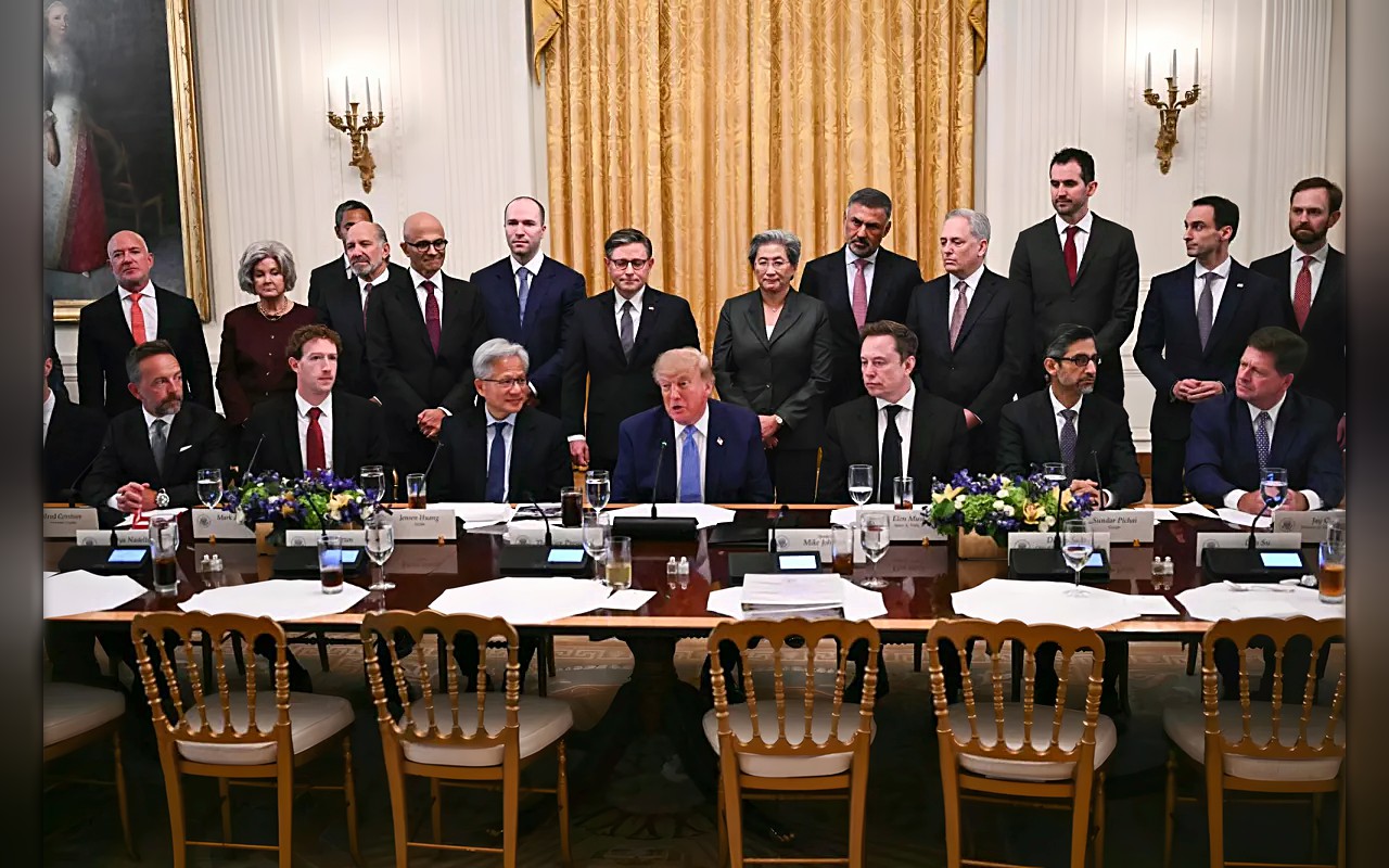 ترمب يعلن تشكيل فريق لتقييم مخاطر الذكاء الاصطناعي