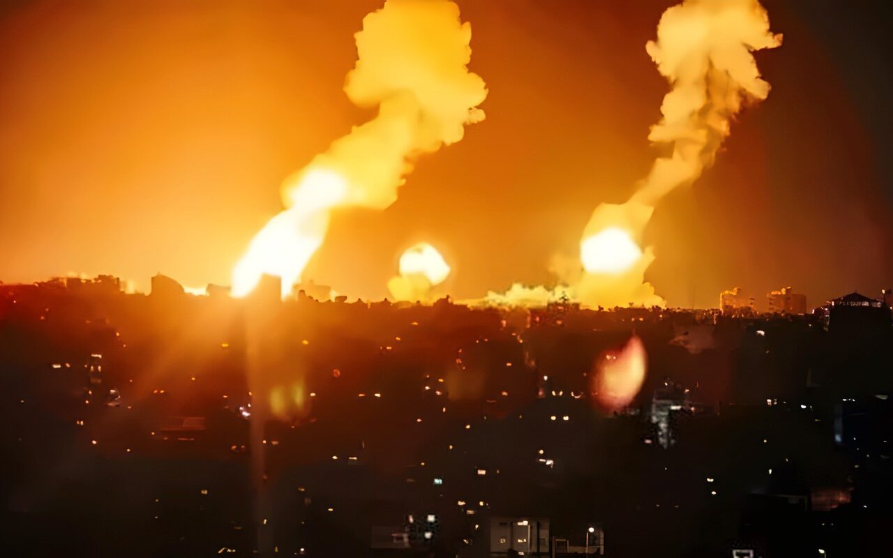 غارات جوية عنيفة تستهدف معسكرات الحوثيين وسط اليمن
