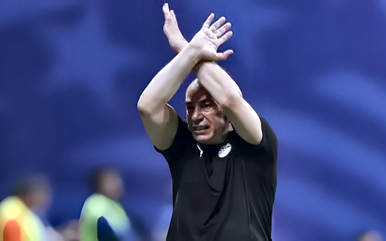 نجم الأهلي: محدش هيعرف يمشي حسام حسن.. وهذا موعد رحيله