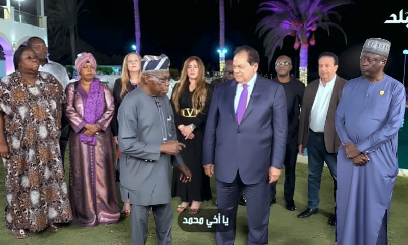 ترحيب متبادل.. تفاصيل لقاء أبو العينين ورئيس نيجيريا السابق على هامش منتدى العلمين- أفريقيا