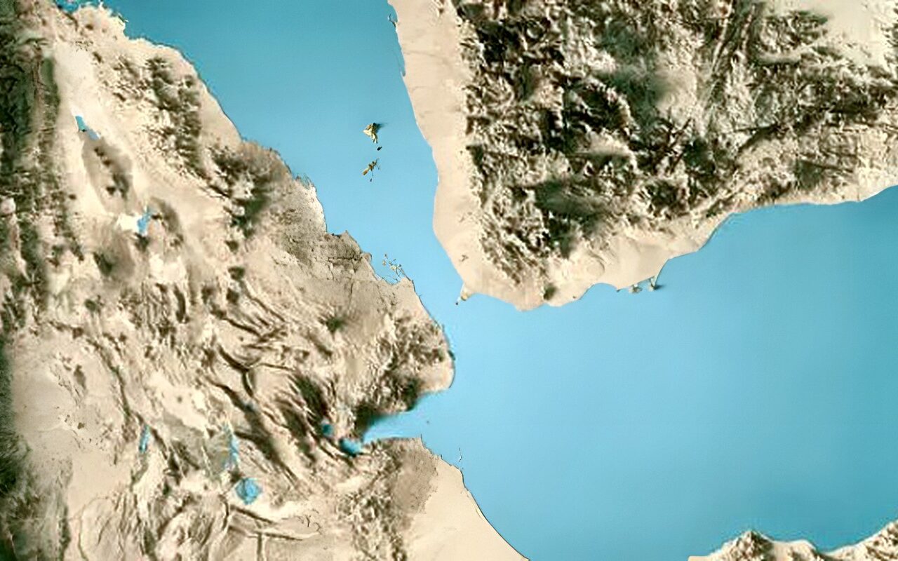 نائب رئيس التوجيه المعنوي بمحور تعز: ميليشيا الحوثي تهدد الملاحة في باب المندب والبحر الأحمر
