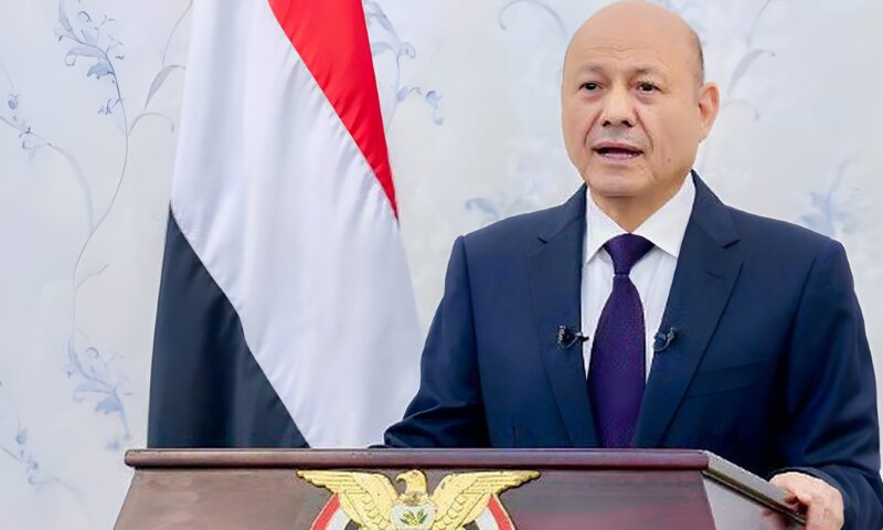 رئيس مجلس القيادة اليمني: عملية فجر اليمن ماضية نحو هدفها لإنهاء انقلاب الميليشيات الحوثية