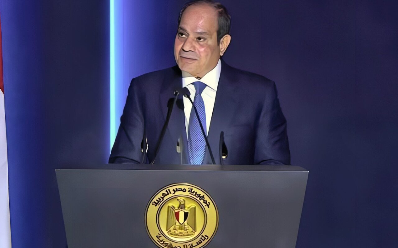 الرئيس السيسي يشيد بتجربة عمدة السرارية: نموذج قادر على إحداث تحول في قرى مصر