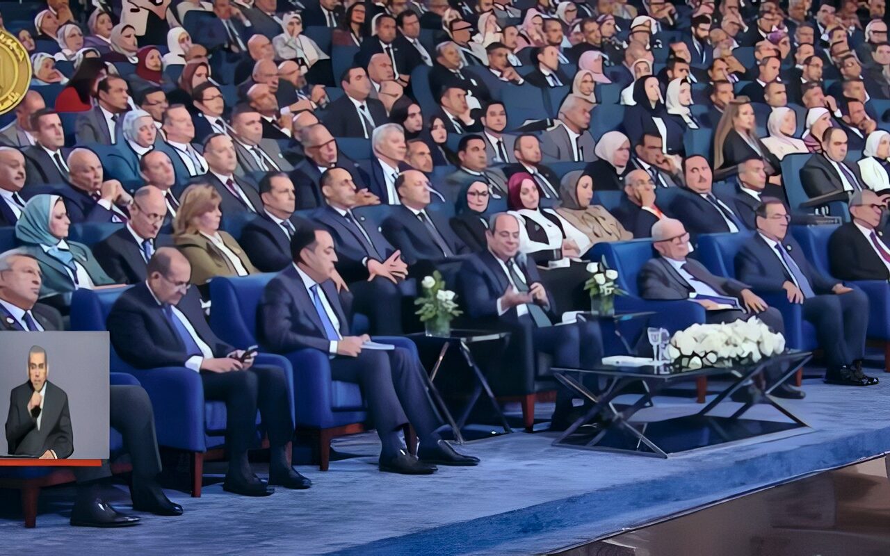 الرئيس السيسي: «والله العظيم لأقف أنا وأنتم قدام ربنا يوم القيامة ويفصل بينا إن كنا ظلمناكم ولا لأ»