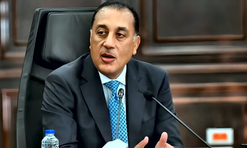 بعد الموافقة على 17 قرارًا حكوميًا.. مدبولي يفتتح عددًا من المشروعات التنموية بالسويس اليوم