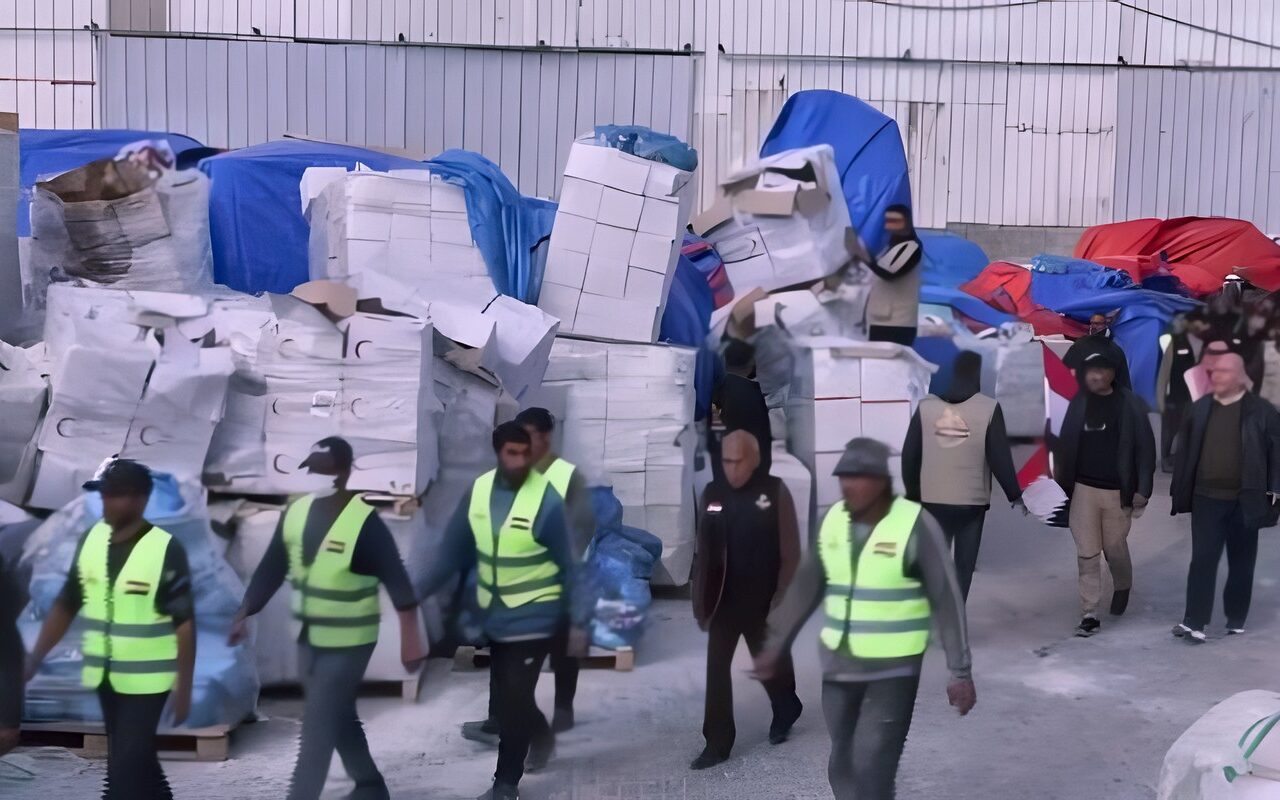 اللجنة المصرية في غزة: توزيع مليون رغيف يوميا بالقطاع.. ومصر سيرت قوافل تحمل الخيام