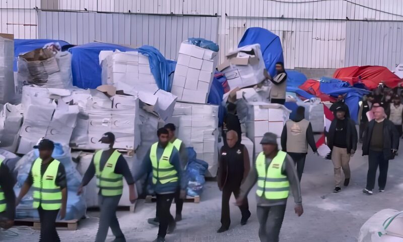 اللجنة المصرية في غزة: توزيع مليون رغيف يوميا بالقطاع.. ومصر سيرت قوافل تحمل الخيام
