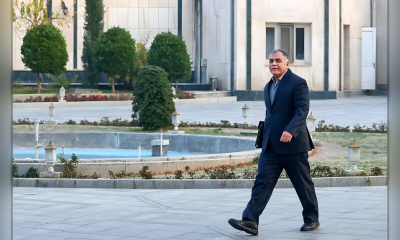 بيزشكيان يقبل استقالة وزير النفط الإيراني ويعيّن قائماً بالأعمال