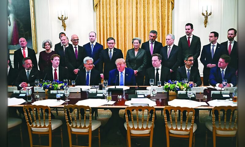 ترمب يعين فريقاً للذكاء الاصطناعي