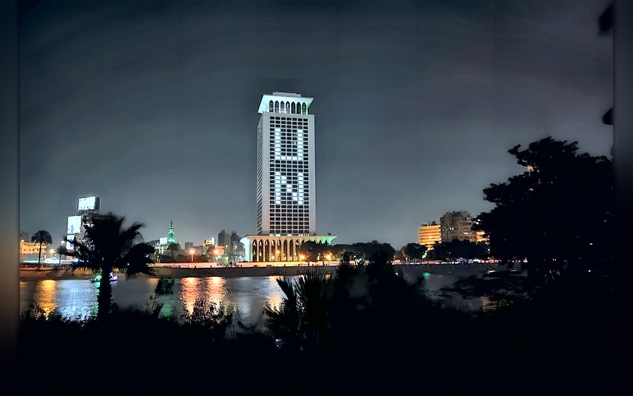 معارض مصري يتظاهر في هولندا ويعيد أزمة «حصار السفارات»