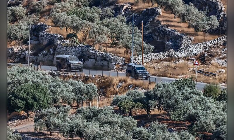 مسؤول فلسطيني: مستعمرون يحرقون 4 مركبات شمال الضفة الغربية