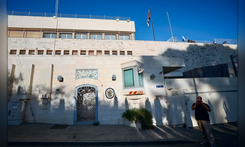 تقرير: بريطانيا قد تطرد دبلوماسيين إسرائيليين رداً على إغلاق قنصليتها في القدس الشرقية