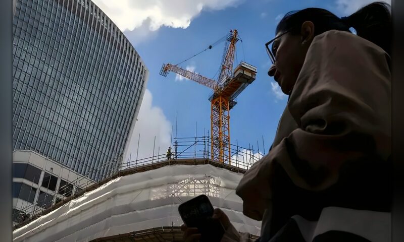تباطؤ انكماش قطاع البناء البريطاني إلى أدنى وتيرة منذ يناير