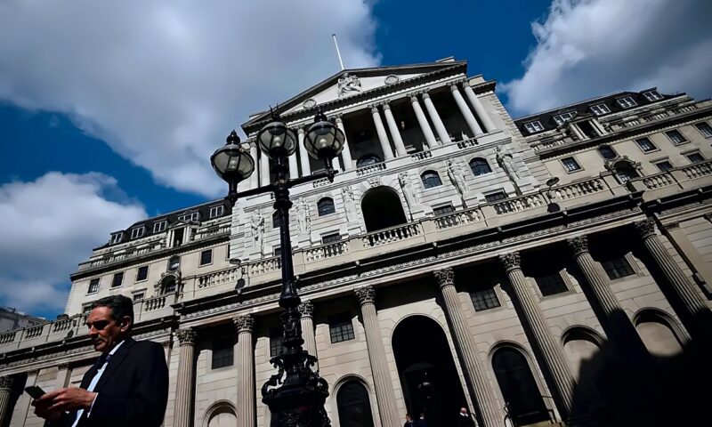 مسؤولة في بنك إنجلترا: التضخم المرتفع أصبح مترسخاً في الاقتصاد البريطاني