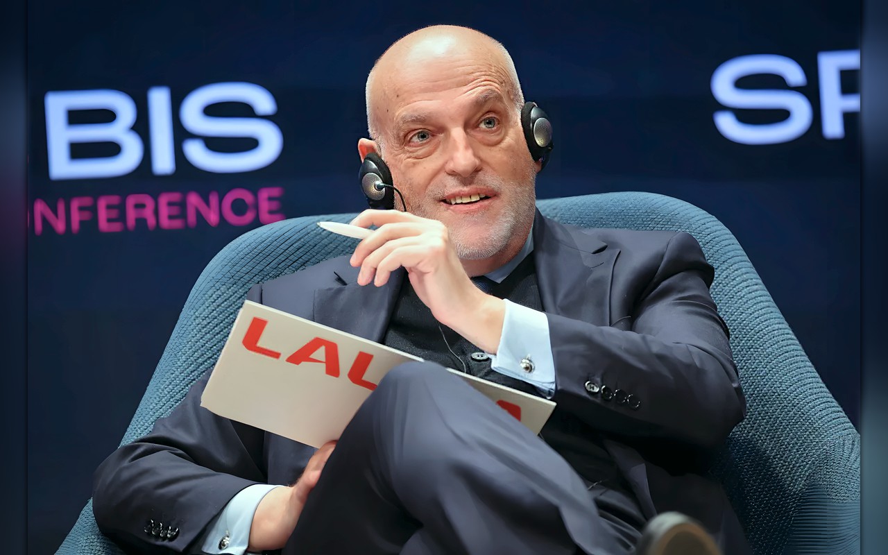 تيباس ينفي اتهامات ريال مدريد باستمرار نفوذ نيغريرا على التحكيم الإسباني