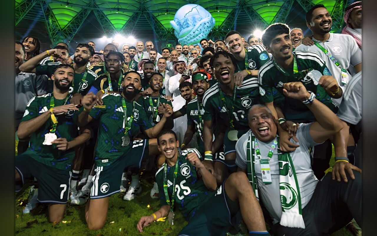 بوشل لـ«الشرق الأوسط»: أجمل لحظة أن تُفرح وطنك