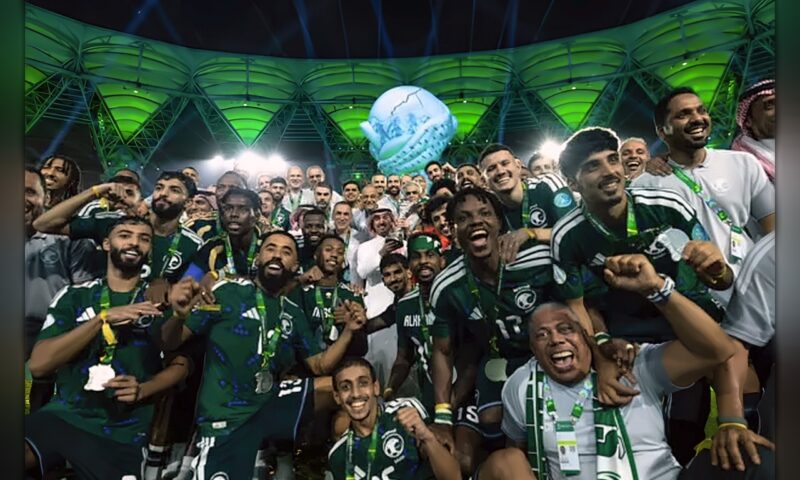 4 مدربين و4 مديرين… رجال الذهب الخليجي للأخضر