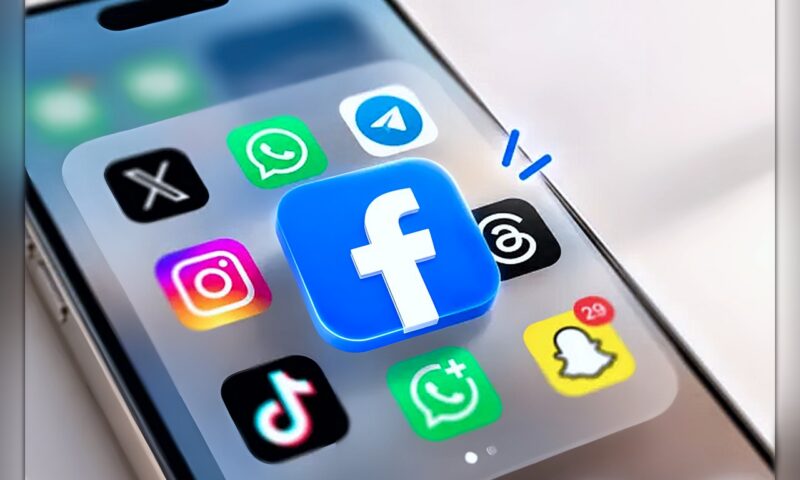 «فيسبوك» يختبر فتح التطبيق مباشرة على «المقاطع القصيرة» بملء الشاشة