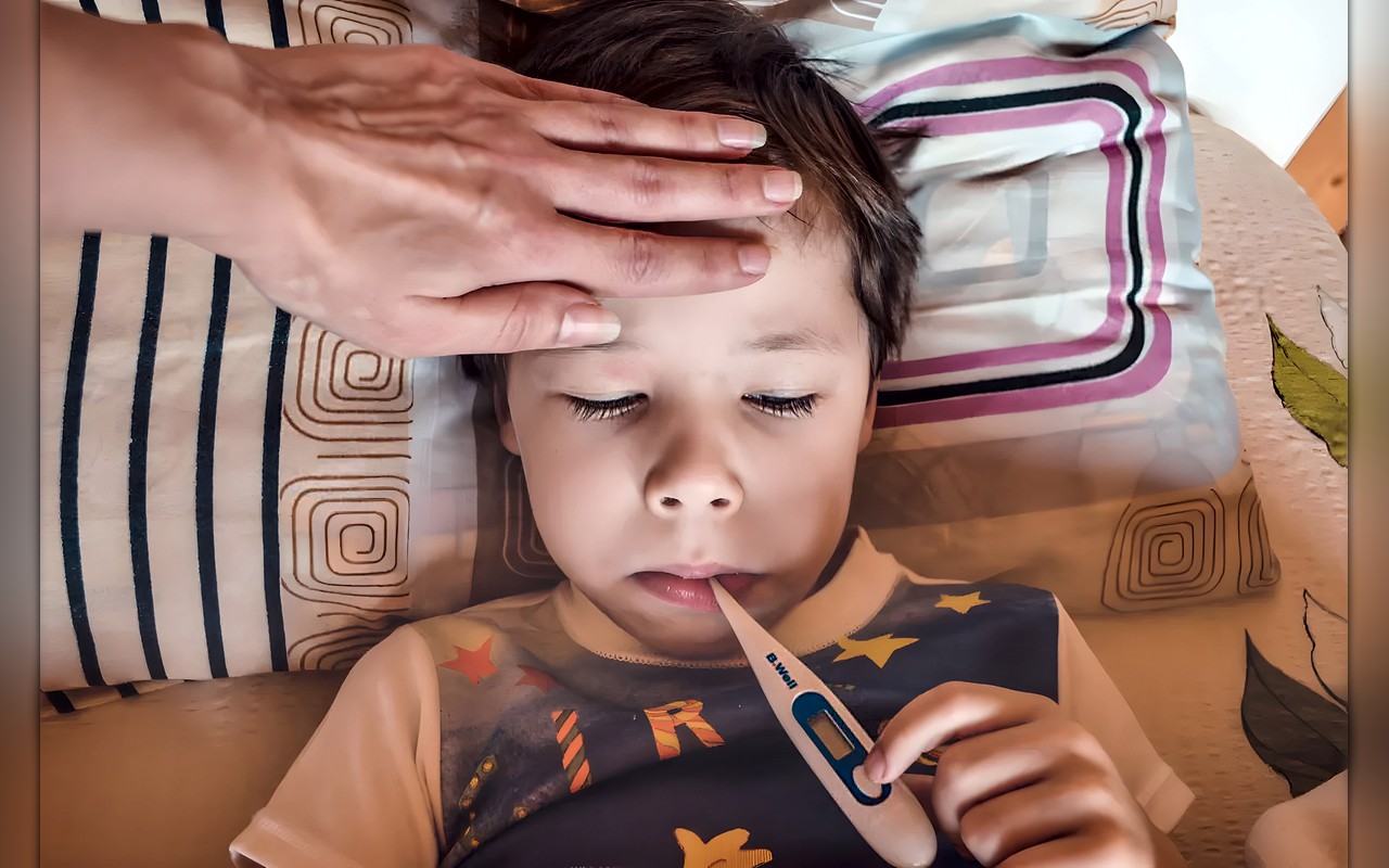 كيف تتعامل مع حُمّى طفلك في المنزل؟ ومتى تذهب للطبيب فوراً؟